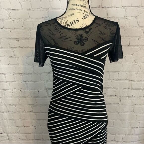 Bailey 44 Black and White Short Sleeve Tiered Sheath Dress Size Small - Picture 2 of 9